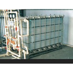 電滲析設(shè)備廠家供應(yīng)，九龍水處理暢銷的電滲析設(shè)備出售