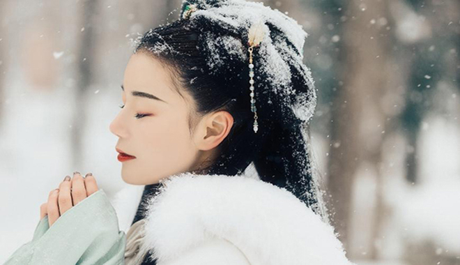 ?；ㄗ兩頋h服美人玩穿越
