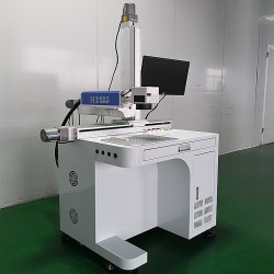 機械手激光焊接機采用機械手移動，適用于大幅面空間焊接六軸聯(lián)動