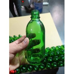 *瓶，綠色*瓶，綠色玻璃瓶子